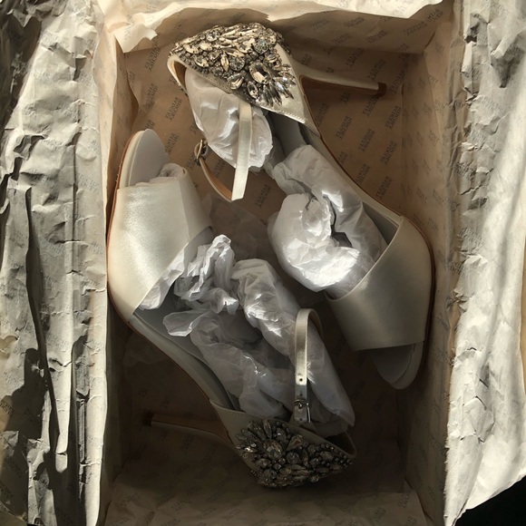 Badgley Mischka Satin Heels - Picture 5 of 10